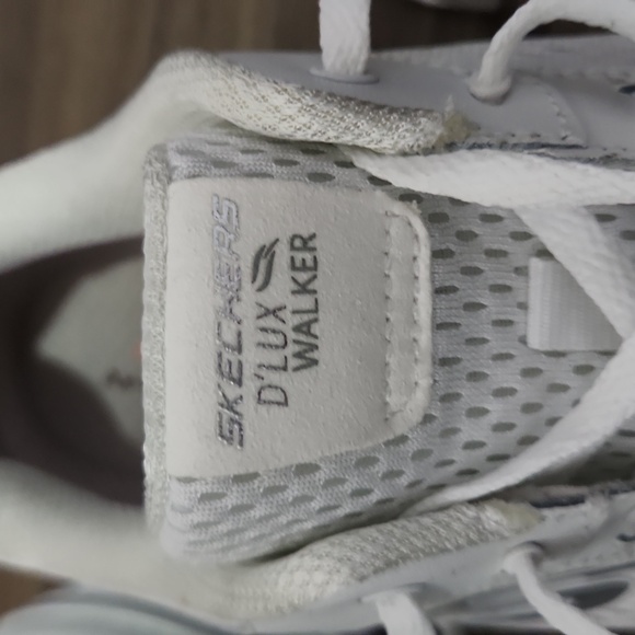 Sketchers D' Lux Walker shoes - Picture 4 of 6